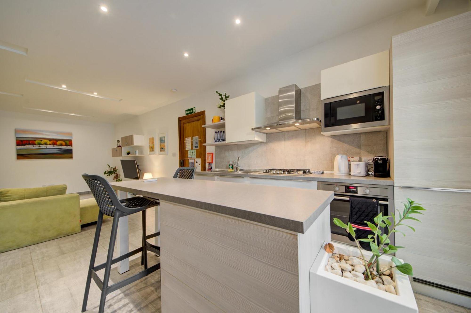 Top Floor Apt With Common Pool Close To All Amenities Σεντ Πόλς Μπέι Εξωτερικό φωτογραφία