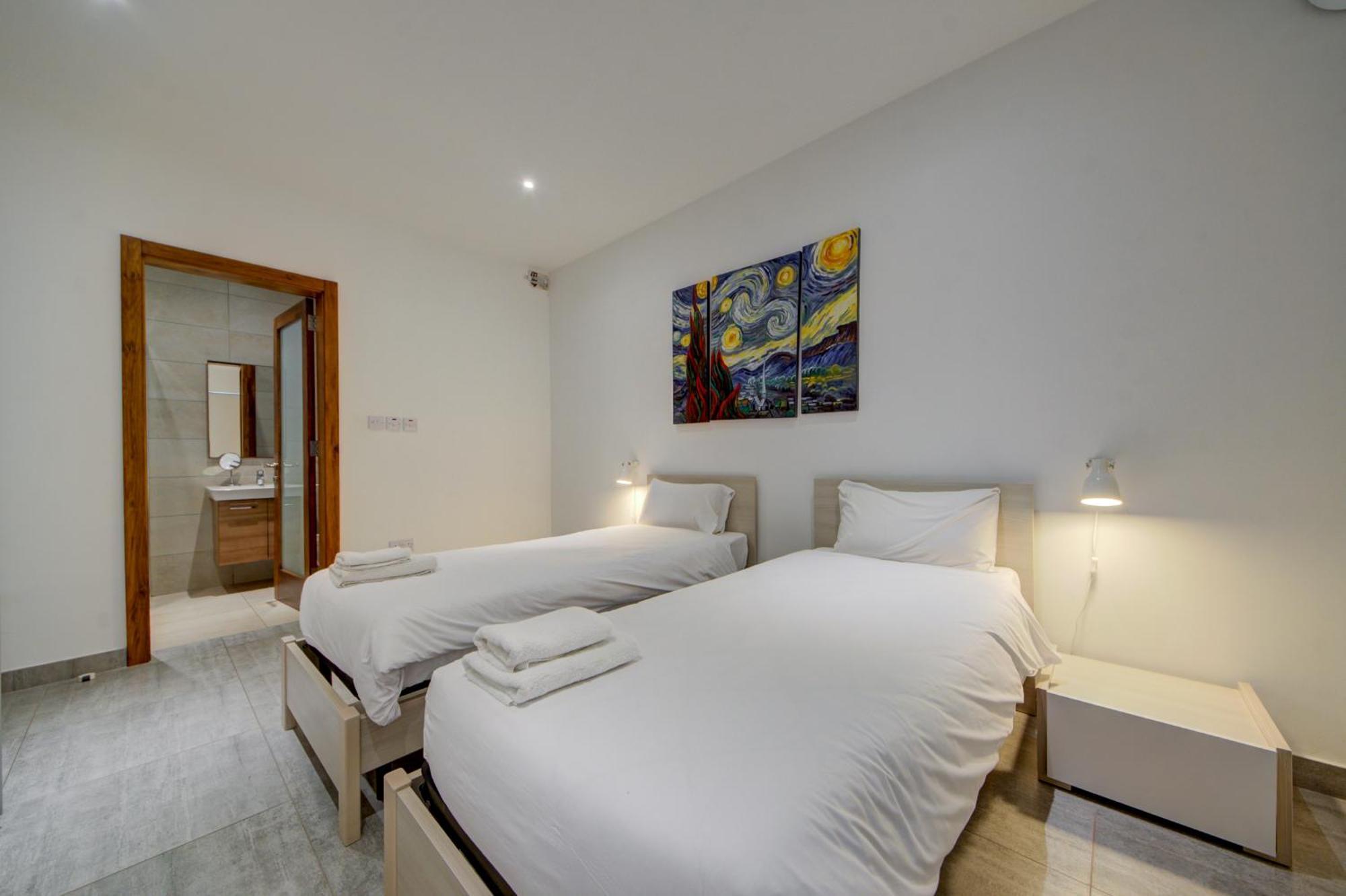 Top Floor Apt With Common Pool Close To All Amenities Σεντ Πόλς Μπέι Εξωτερικό φωτογραφία